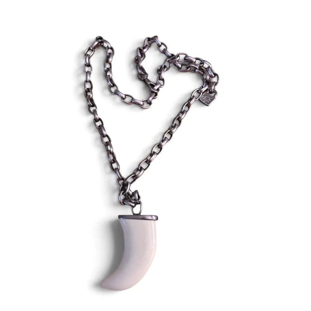 Authentic UNOde50 Retired cream resin 3in Tusk horn necklace, chunky slvr chain